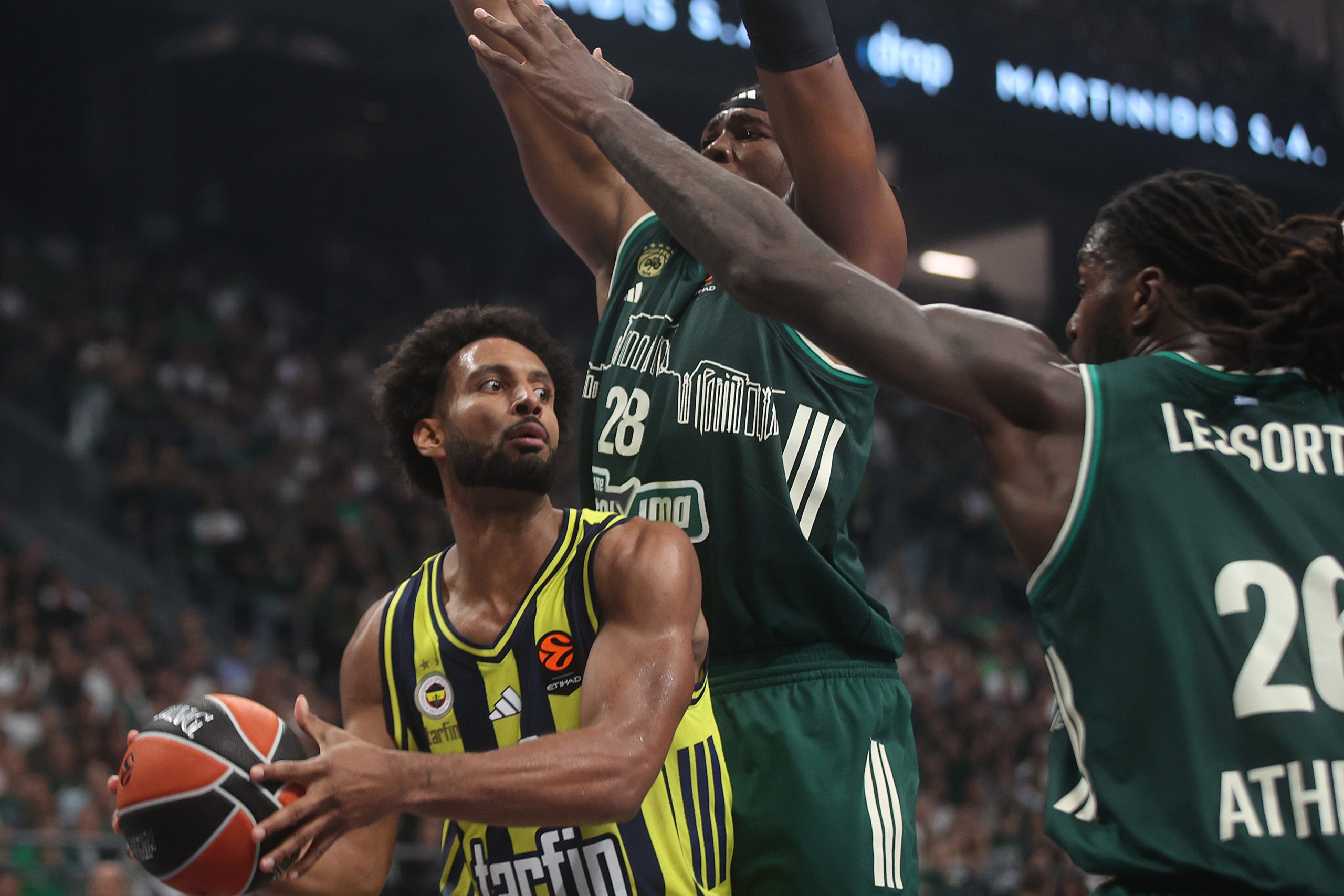 Fenerbahçe Tarfin, Yunanistan’da yıkıldı