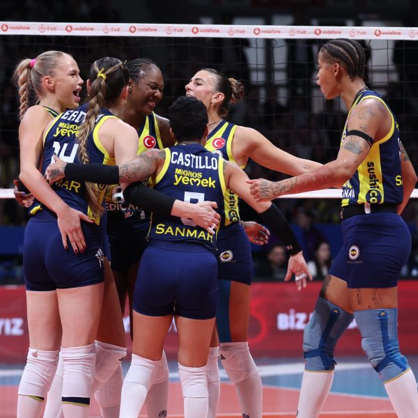 Fenerbahçe Medicana, Eczacıbaşı Peron'u 3-1 yenerek Vodafone Sultanlar Ligi'nde dörtte dört yaptı