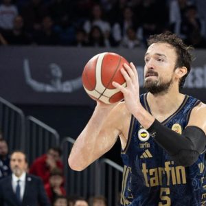 Fenerbahçe Tarfin deplasmanda 100 sayıya ulaştı