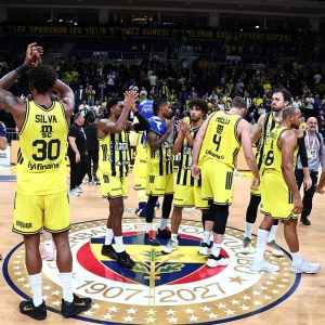 Fenerbahçe Tarfin son saniyelerde kazandı