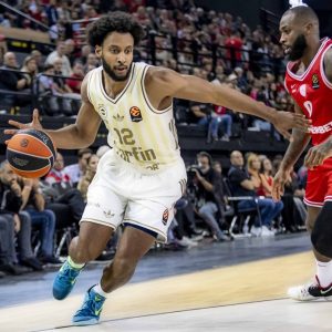 Fenerbahçe Tarfin’den Pire’de müthiş dönüş
