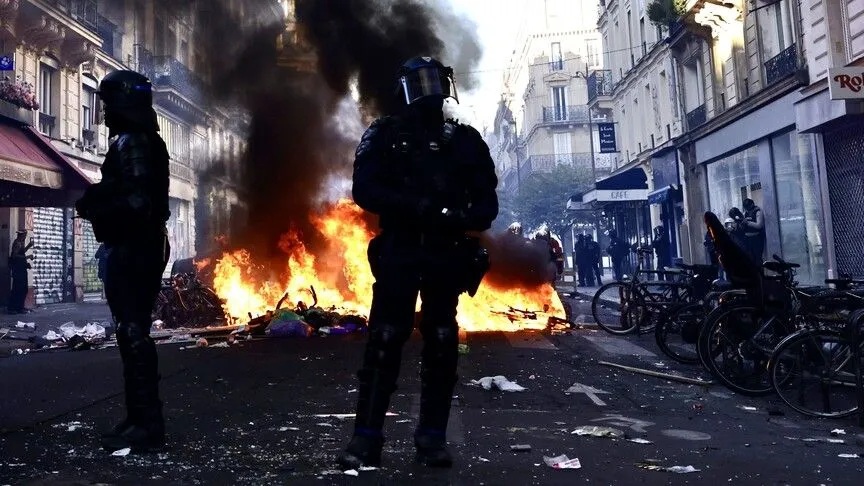 Paris’te gösterilere kısmi yasak