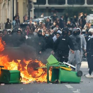 Fransa’da öğrenci protestoları büyüyor! 500’e yakın lisede dersler duracak