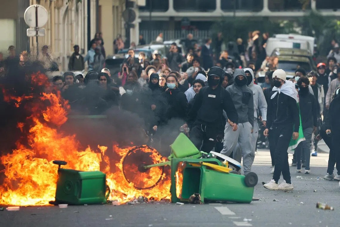 Fransa’da öğrenci protestoları büyüyor! 500’e yakın lisede dersler duracak