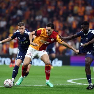 Galatasaray, ligde son anda güldü