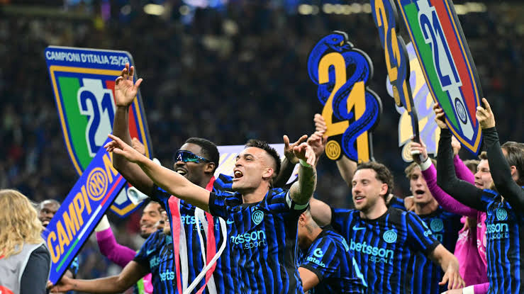 Serie A’da haftaya İnter ve Napoli damga vurdu 1 Inter, Serie A'nın 6. haftasında Parma'yı 3-0 mağlup ederek zirve yarışında önemli bir galibiyet aldı.