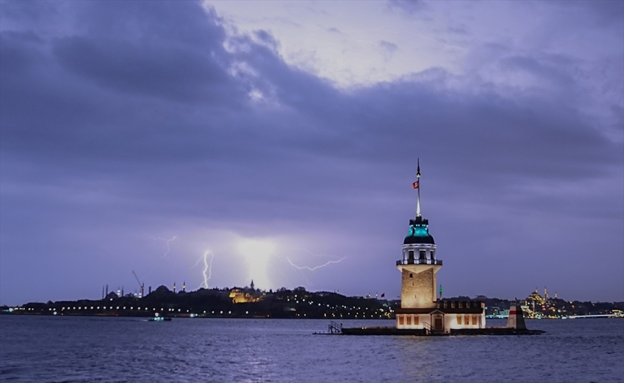 AKOM’dan İstanbul için kuvvetli yağış ve fırtına uyarısı
