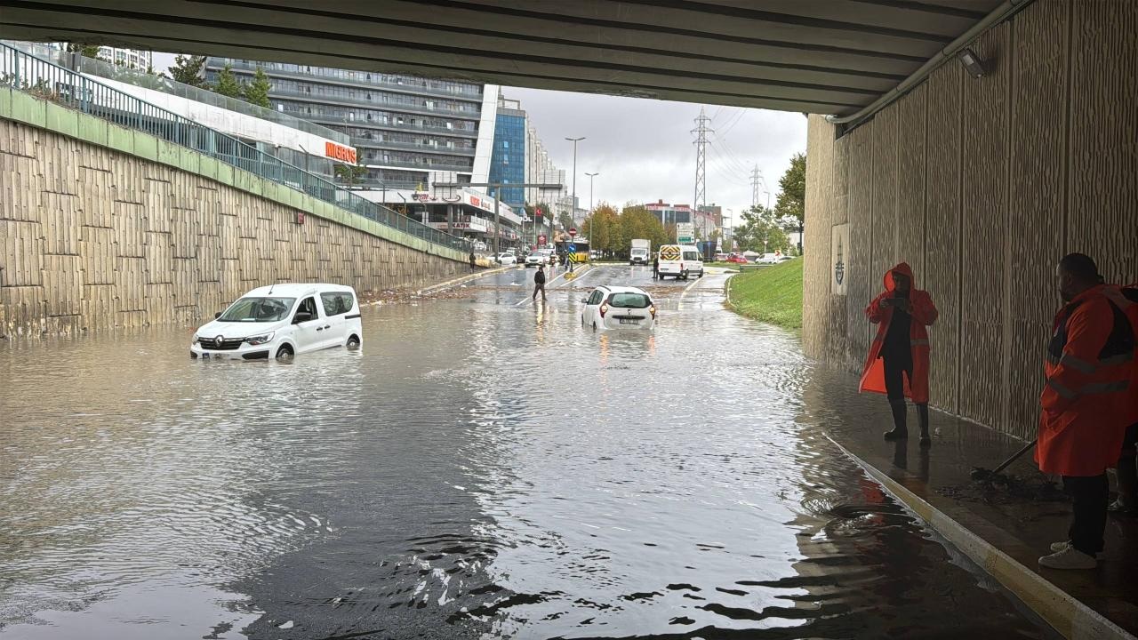 İstanbul’da sağanak 2 can aldı! Bu tarihlere dikkat 1 istanbul saganak 1