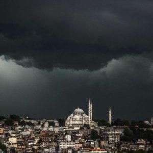İstanbul’a art arda kuvvetli sağanak ve rüzgar uyarısı!