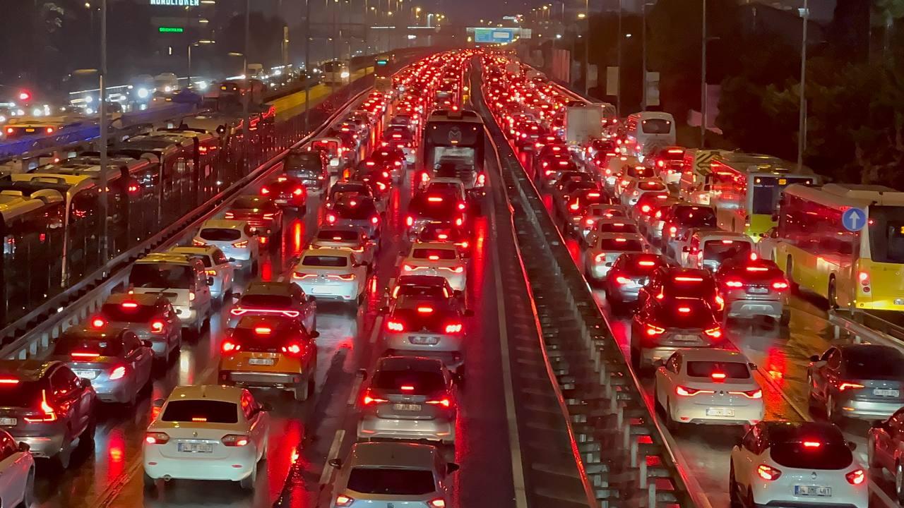 İstanbul felç oldu! Kimse eve gidemiyor!