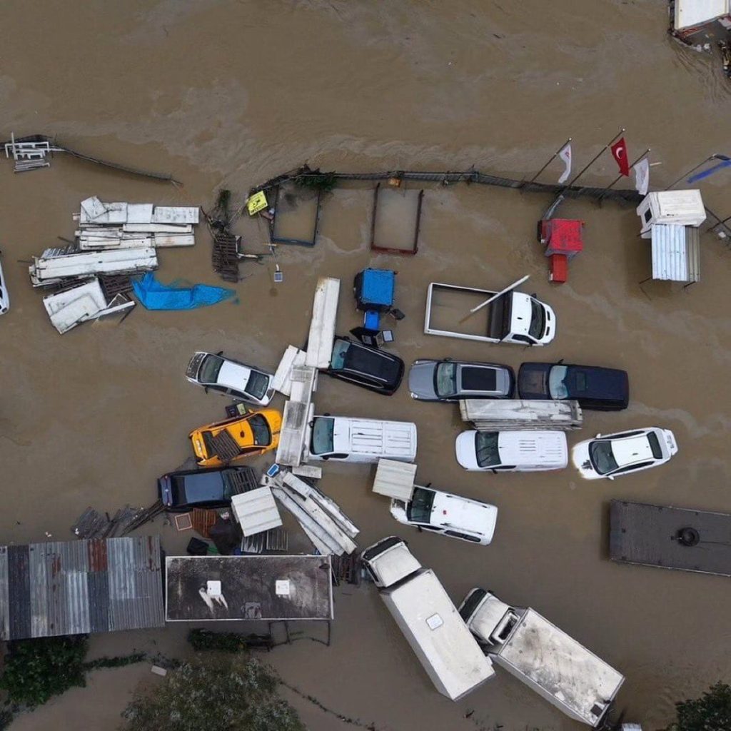 İstanbul sel felaketi: Ölü sayısı 3’e yükseldi 1 istanbul2 1 1024x1024 1