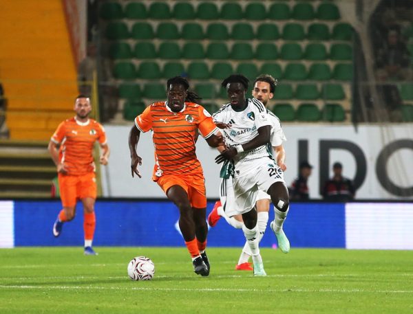 Kocaelispor, son iki maçını kaybettiği Trendyol Süper Lig'de Alanyaspor deplasmanında kazanarak 15 puana çıktı