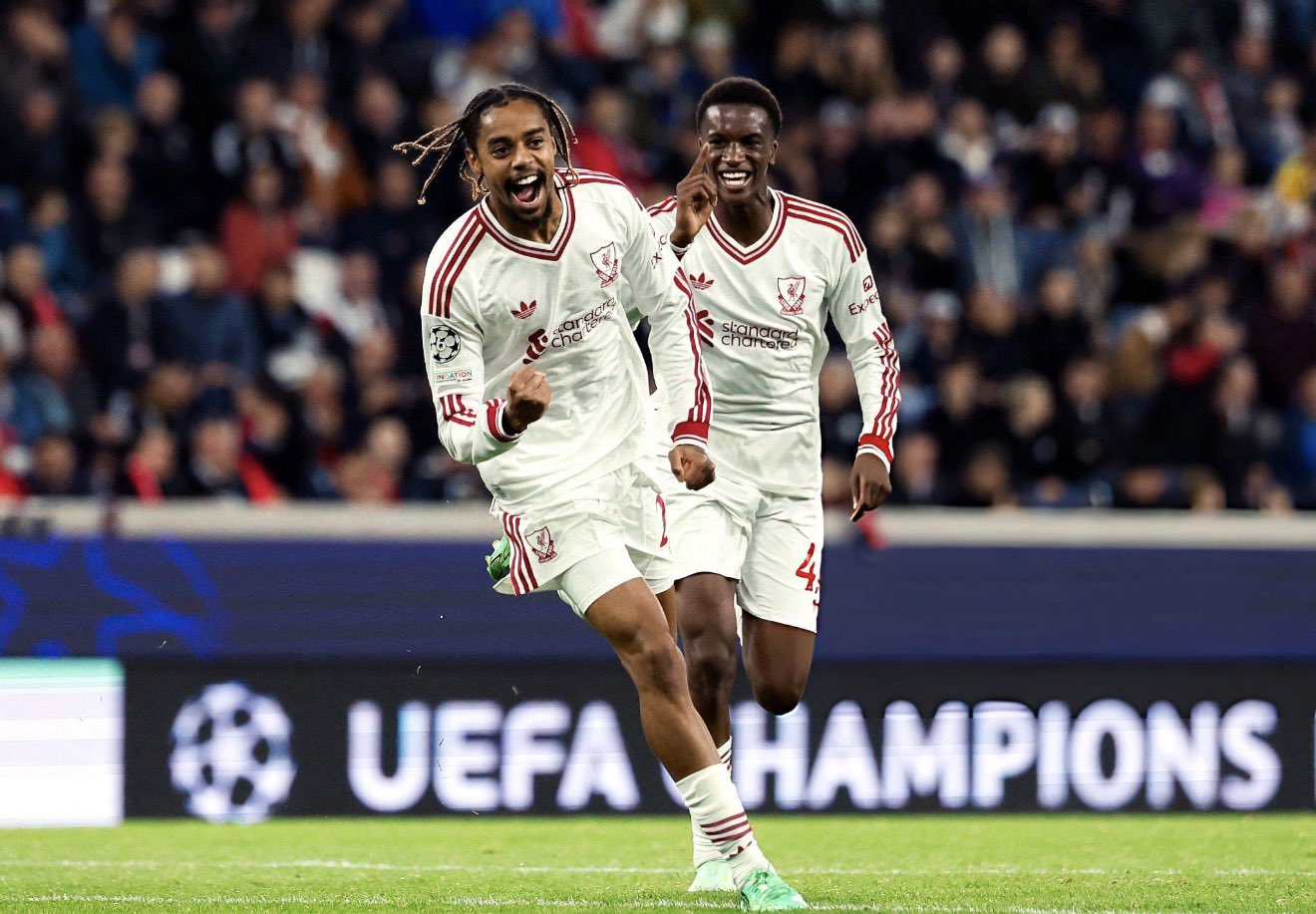 Liverpool, 9 gollü maçta galip