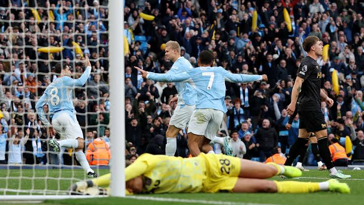 Premier Lig’de haftanın özeti: Manchester City kazandı, Brighton’dan 5 gollü şov 1 Premier Lig’de 7. hafta tamamlandı. Manchester City liderliğini korurken Brighton, Crystal Palace’ı 5-0 yendi. Tottenham sezonun ilk galibiyetini aldı.