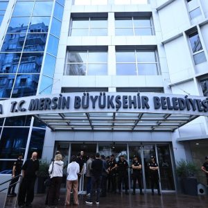 Mersin’de yolsuzluk operasyonu! 2 belediye başkanı dahil 16 tutuklama