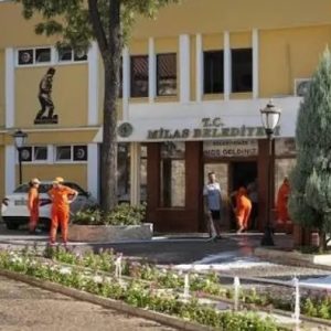 Milas Belediyesi’ne sabaha karşı polis operasyonu
