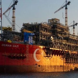 Türkiye’nin ilk yüzer üretim platformu Osman Gazi görev yerine uğurlandı