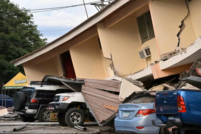 Panama 7,7 ile sarsıldı! Altı eyalette elektrik kesildi, ulaşım durdu