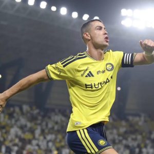 Cristiano Ronaldo bin gole koşarak gidiyor