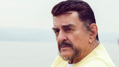 Türk pop müziğinin efsane ismi Alpay 91 yaşında vefat etti