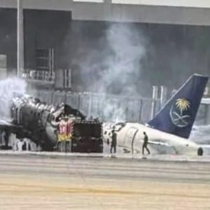 Suudi Arabistan havalimanı vuruldu! Bir pilot hayatını kaybetti