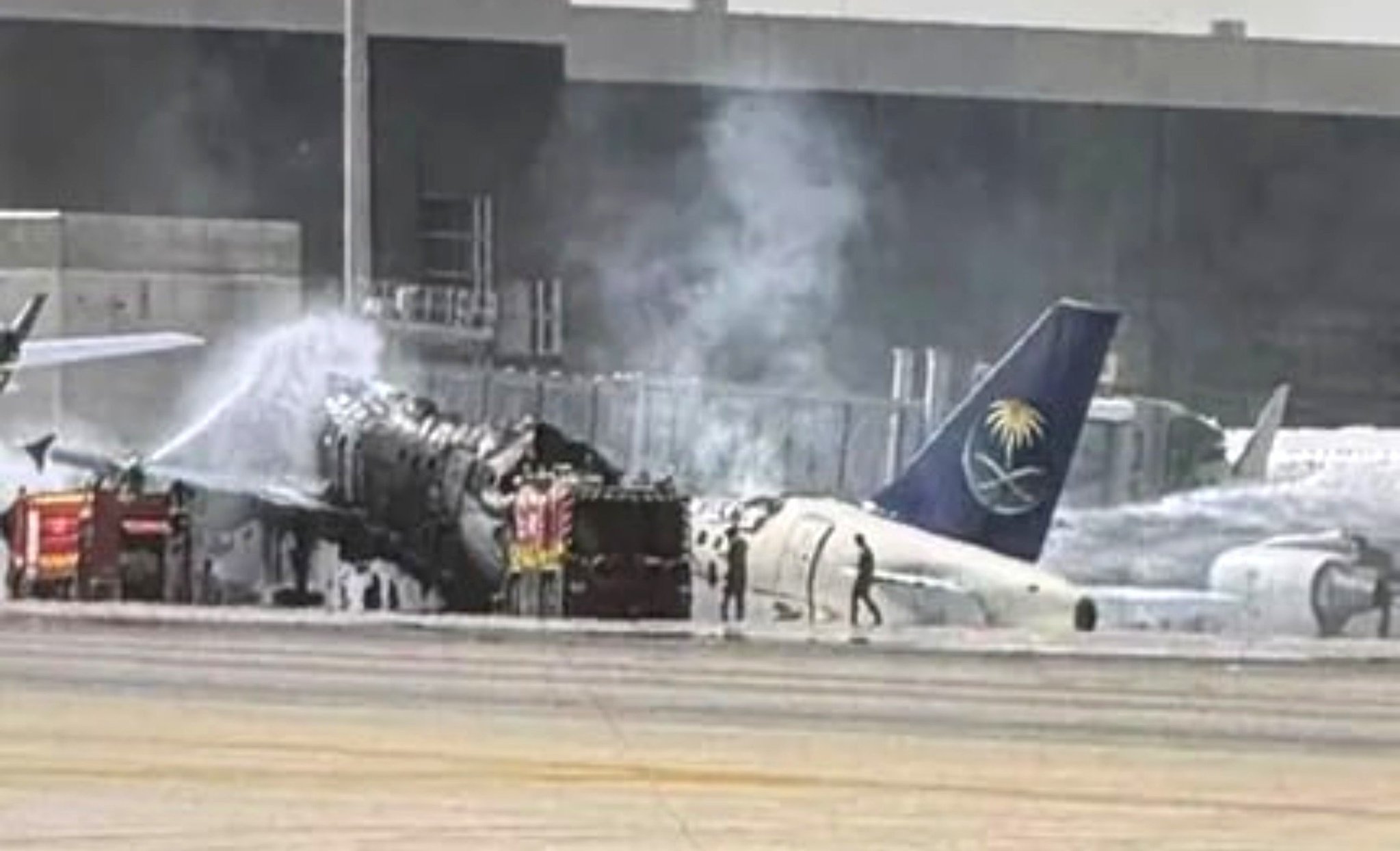 Suudi Arabistan havalimanı vuruldu! Bir pilot hayatını kaybetti