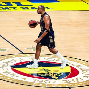 Fenerbahçe Tarfin galibiyetle tanıştı