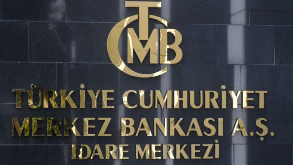 Türkiye Cumhuriyet Merkez Bankası politika faizini 100 baz puan indirerek yüzde 36'ya çekti. Böylece politika faizi 9 ay sonra ilk kez inmiş oldu