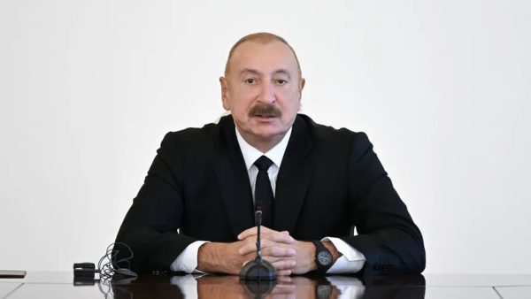 Azerbaycan Dışişleri Bakanlığı, aralarında Yeniden Refah Partisi Genel Başkanı Fatih Erbakan, milletvekili Ömer Faruk Gergerlioğlu ve spor yorumcusu Ahmet Çakar’ın da bulunduğu 31 Türkiye vatandaşını “istenmeyen kişi” ilan etti.