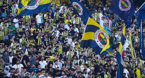 Fenerbahçe’nin Slavia Prag’la 2-2 berabere kaldığı Şampiyonlar Ligi maçının ardından UEFA’nın Matteo karşılaşmanın oyuncusu seçmesi sarı-lacivertli taraftarların tepkisini çekti. Guendouzi’yi Fransız futbolcunun Slavia Prag’ın ilk golünde yaptığı hata, kararın en çok tartışılan noktası oldu.