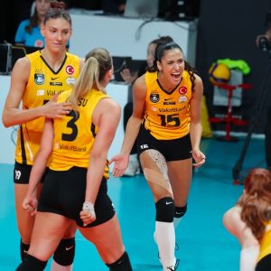 Eczacıbaşı Peron VakıfBank maçı nefes kesti