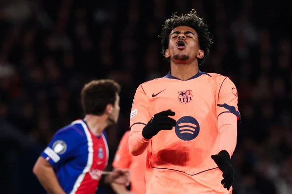Lamine Yamal, Barcelona’nın PSG karşısında 2-2’yi yakaladığı golü kaydetti ancak Katalan ekibi sahadan mağlubiyetle ayrıldı.