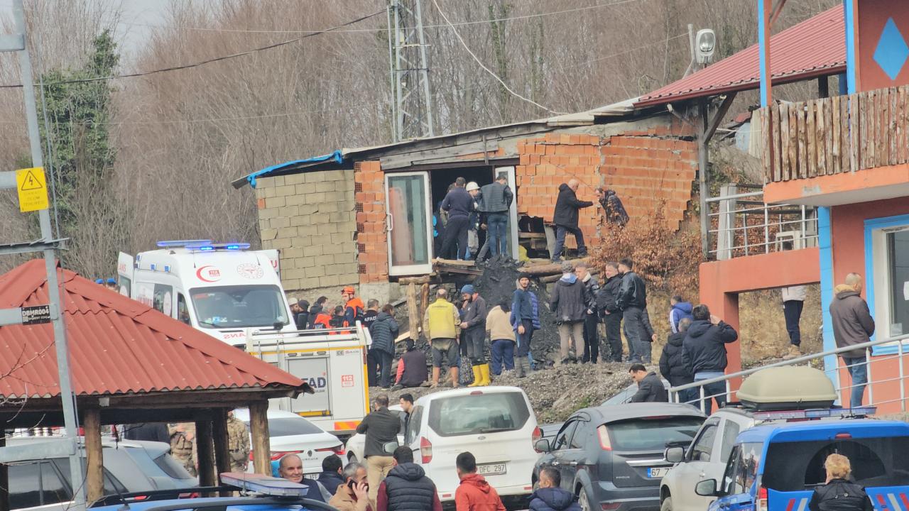 Zonguldak’ta maden yine can aldı 1 Zonguldak’ın Gelik beldesindeki özel maden ocağında meydana gelen grizu patlamasında 2 işçi hayatını kaybetti, 5 işçi yaralandı.